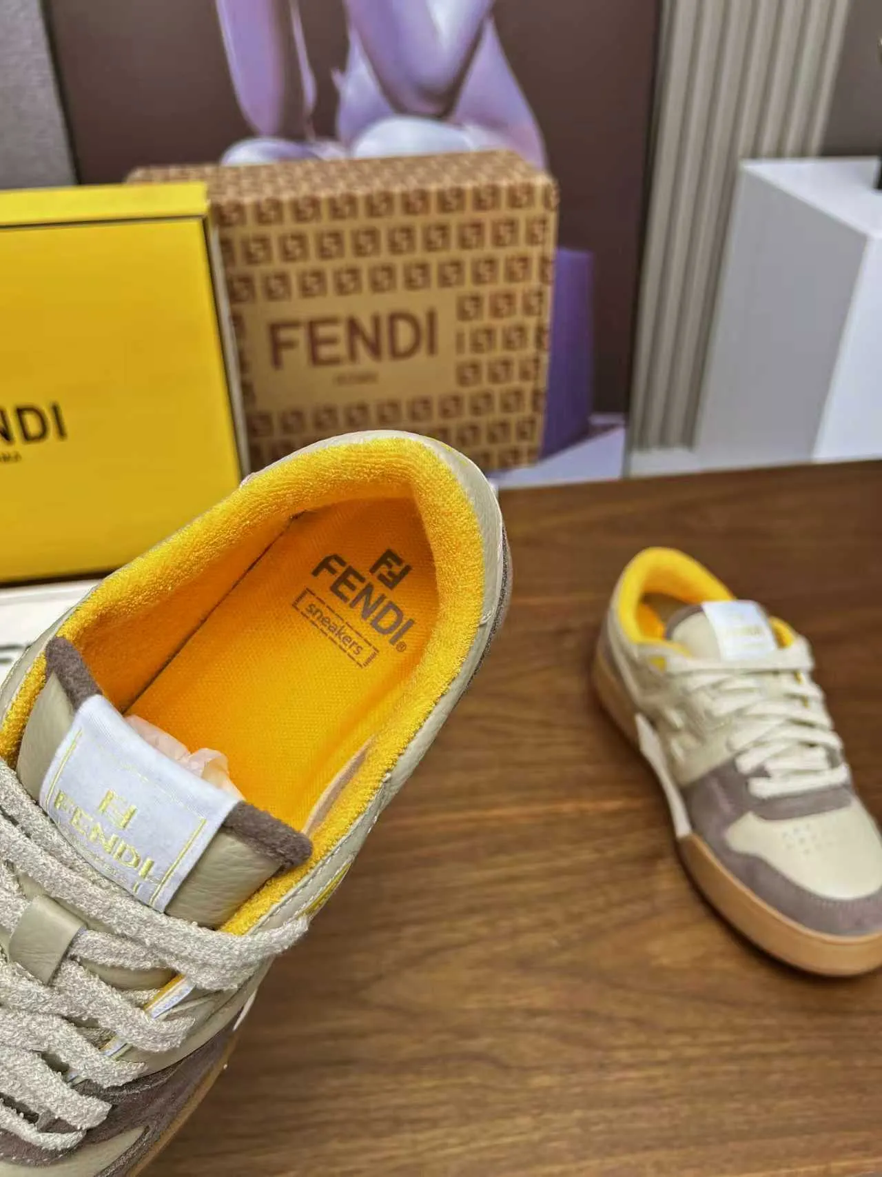 Factory price 660💰 Fendi·Fendi⛳️Hot-selling 35--45 couple model👫 FD match Original purchase for RMB14340 One-to-one reproduction Designer Kim Jones's first sneaker fendi match and Donkey brand Trainer basketball sneakers, fresh blood injected with FF retro design Super good-looking and versatile, the upper is made of cowhide and cowhide splicing combination, with concave and convex double F on the side The logo lining is made of terry velvet 🤗Super soft on the feet, lightweight and comfortable to match with a sweatshirt, original full package! ✦ Fabric: cowhide + cowhide color matching ✦ Lining: original terry velvet lining ✦ Sole: original molded multi-color color matching sole ✦ Sole: mesh injection molding pad ✦ Sole thickness: 3.5cm ✦ Female size: 35--40, female 40 customized ✦ Male size: 39--45, male 45 customized